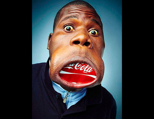 Người có miệng rộng nhất thế giới với kích thước bề ngang khi kéo hết cỡ là 17cm. Anh nuốt cả một lon coca cũng vừa miệng.